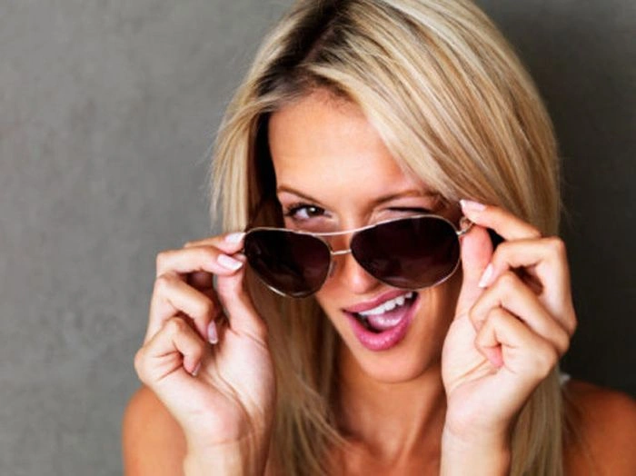 Дівчата підморгують (43 фото) – фото 4