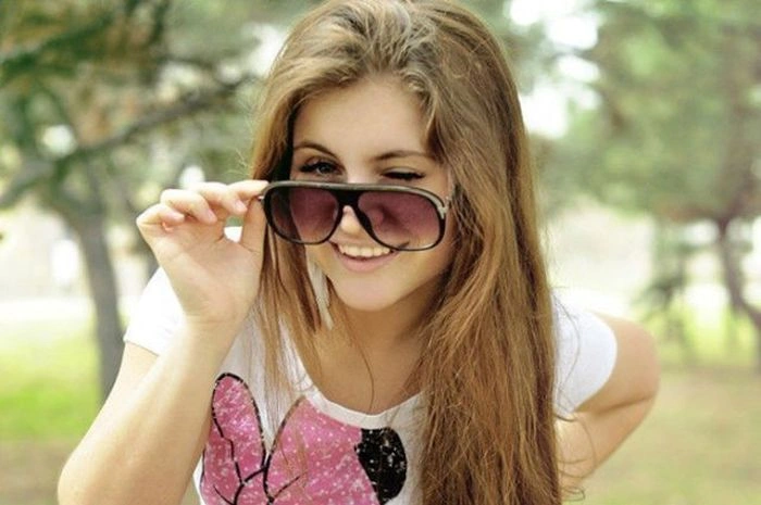 Дівчата підморгують (43 фото) – фото 9