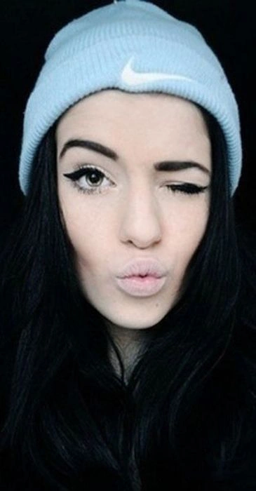 Дівчата підморгують (43 фото) – фото 11