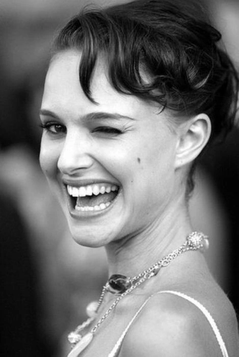 Дівчата підморгують (43 фото) – фото 19