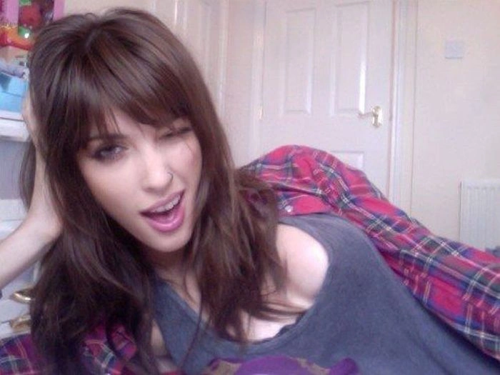 Дівчата підморгують (43 фото) – фото 22