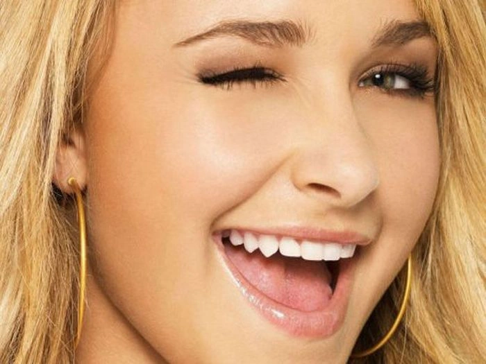 Дівчата підморгують (43 фото) – фото 24