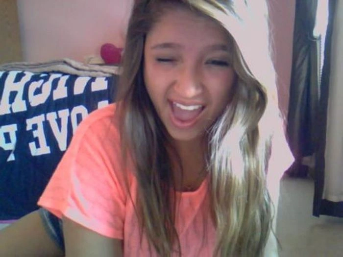 Дівчата підморгують (43 фото) – фото 29