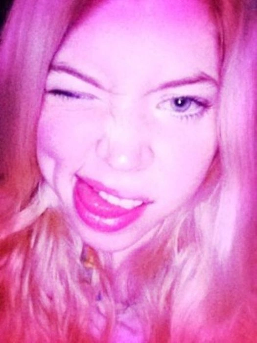 Дівчата підморгують (43 фото) – фото 31