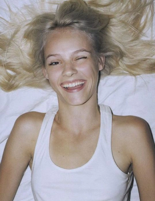 Дівчата підморгують (43 фото) – фото 38