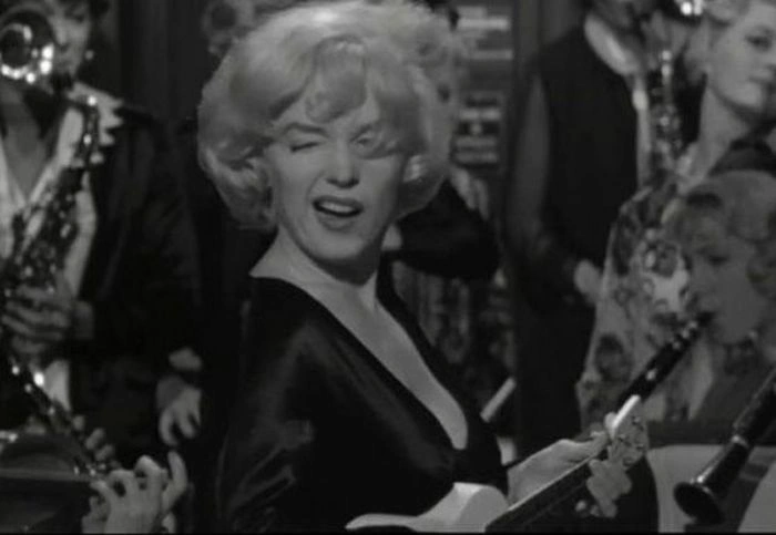 Дівчата підморгують (43 фото) – фото 39