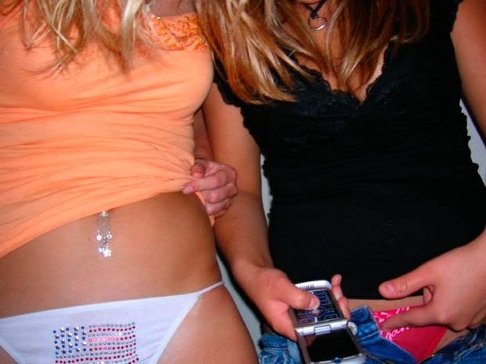 П'яні дівчата розважаються в туалеті (88 фото) – фото 11