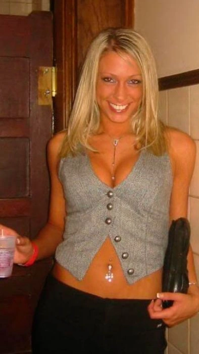 П'яні дівчата розважаються в туалеті (88 фото) – фото 24