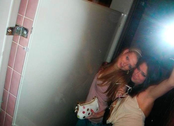 П'яні дівчата розважаються в туалеті (88 фото) – фото 38