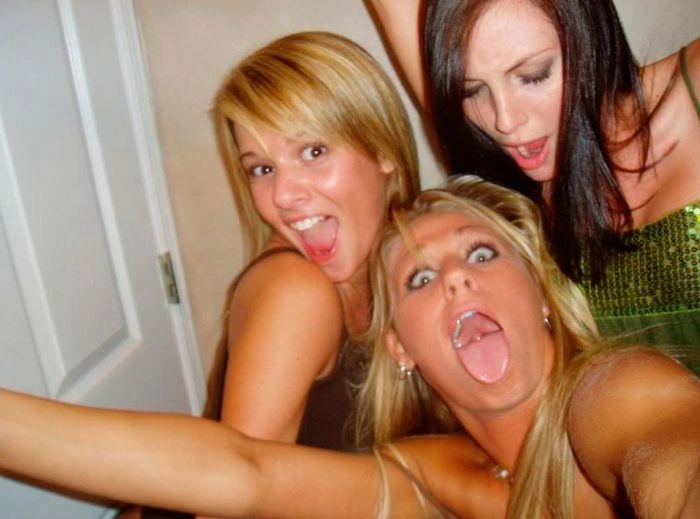 П'яні дівчата розважаються в туалеті (88 фото) – фото 40