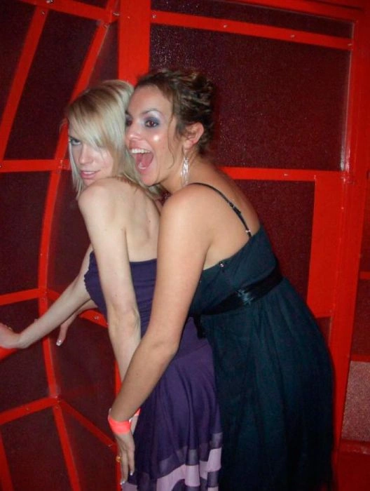 П'яні дівчата розважаються в туалеті (88 фото) – фото 44