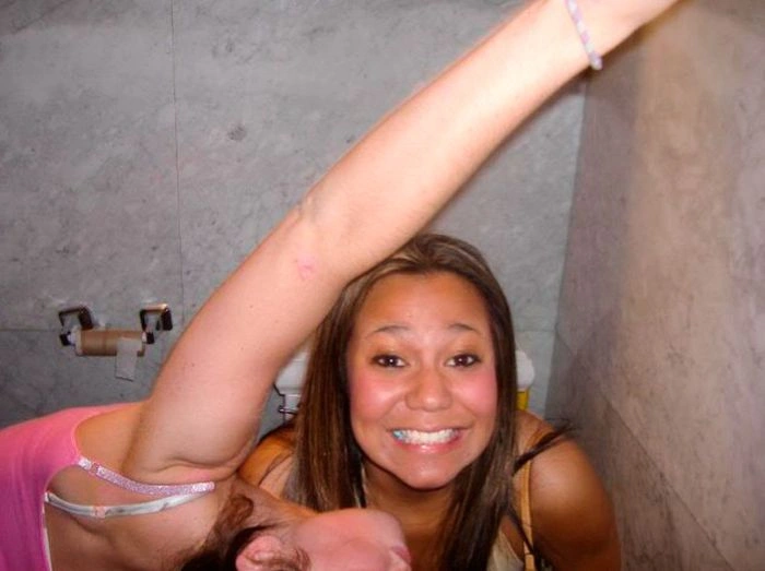 П'яні дівчата розважаються в туалеті (88 фото) – фото 52