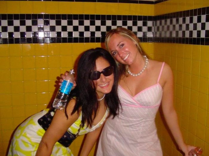 П'яні дівчата розважаються в туалеті (88 фото) – фото 63