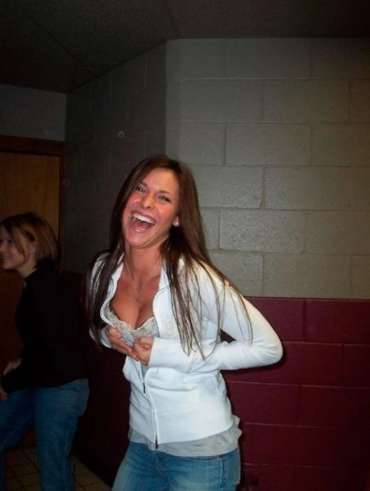 П'яні дівчата розважаються в туалеті (88 фото) – фото 68