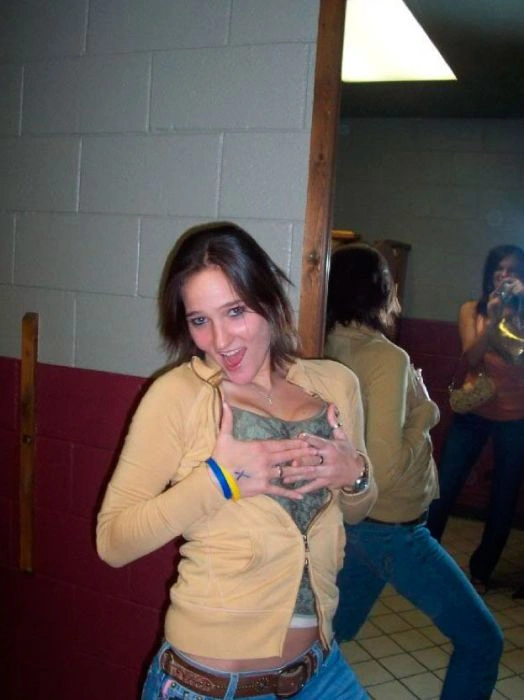 П'яні дівчата розважаються в туалеті (88 фото) – фото 70