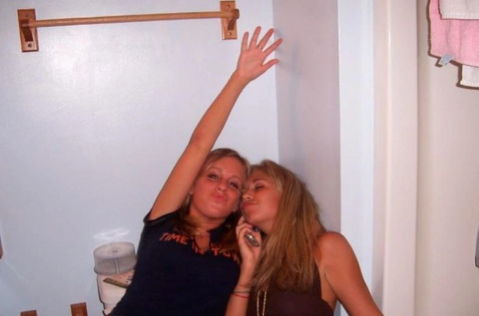 П'яні дівчата розважаються в туалеті (88 фото) – фото 71