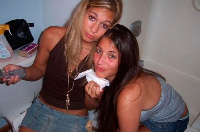 П'яні дівчата розважаються в туалеті (88 фото) – фото 72