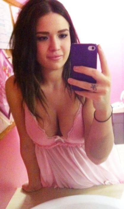 Дівчата фотографують своє відображення (40 фото) – фото 7