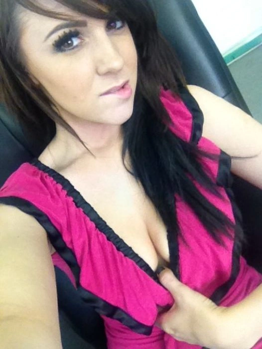 Дівчата фотографують своє відображення (40 фото) – фото 12