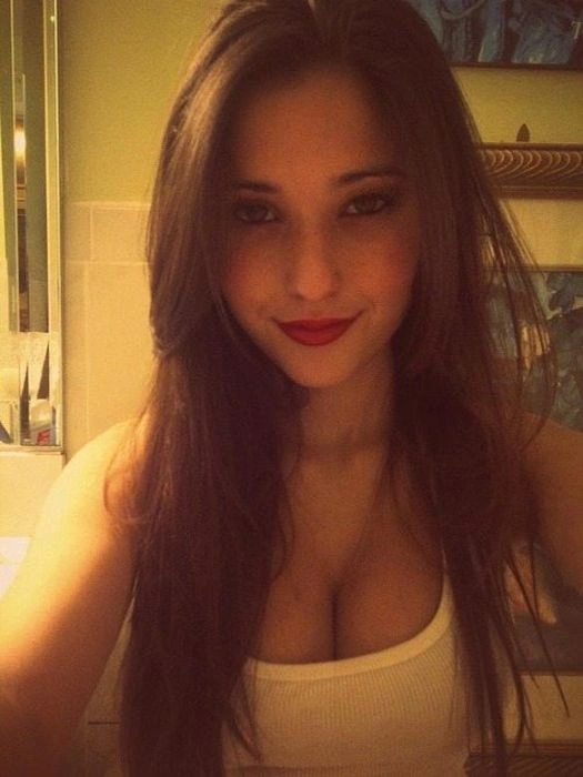 Дівчата фотографують своє відображення (40 фото) – фото 37