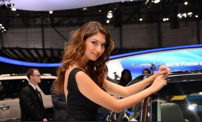 Дівчата з автосалону у Женеві (43 фото) – фото 1