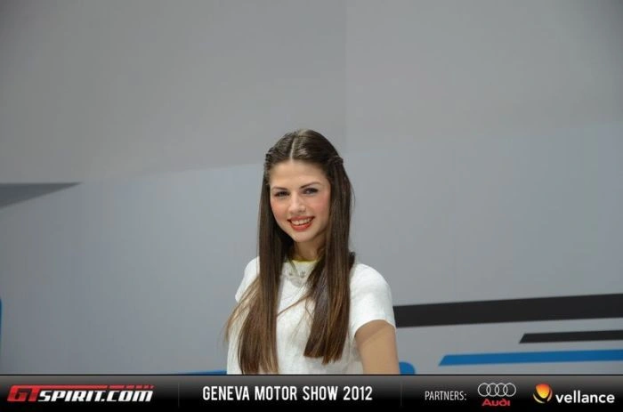 Дівчата з автосалону у Женеві (43 фото) – фото 19