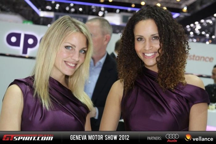 Дівчата з автосалону у Женеві (43 фото) – фото 24