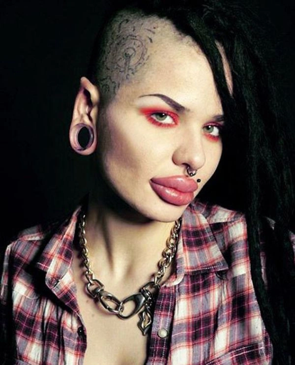 Нові вуха Крістіни Рей (13 фото) – фото 5