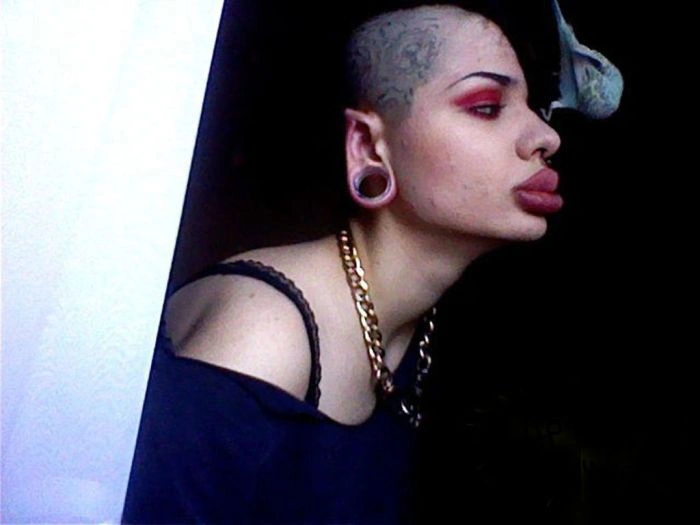 Нові вуха Крістіни Рей (13 фото) – фото 8