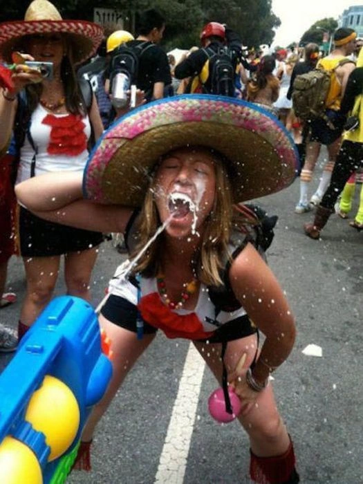 Сексуальні дівчата розважаються на вечірках (40 фото) – фото 2