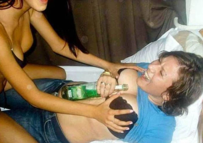 Сексуальні дівчата розважаються на вечірках (40 фото) – фото 10