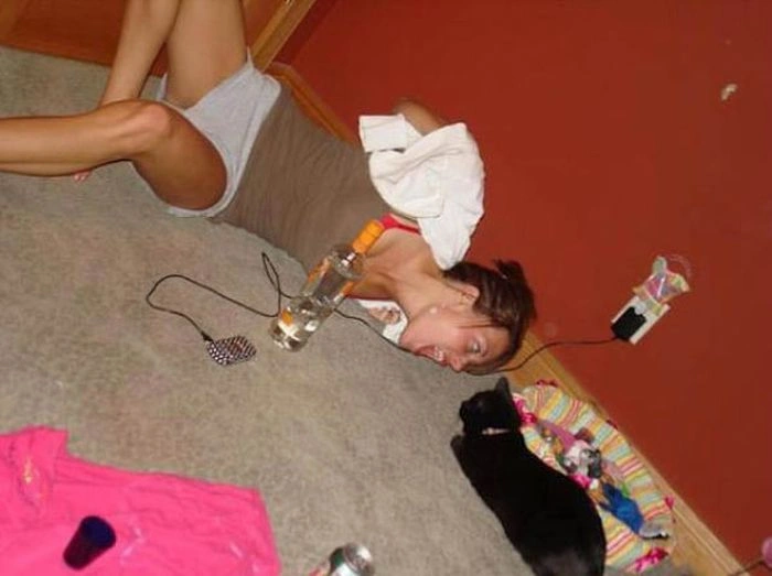 Сексуальні дівчата розважаються на вечірках (40 фото) – фото 20