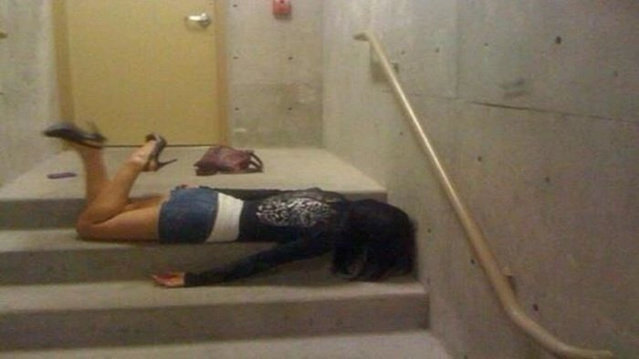 Сексуальні дівчата розважаються на вечірках (40 фото) – фото 35