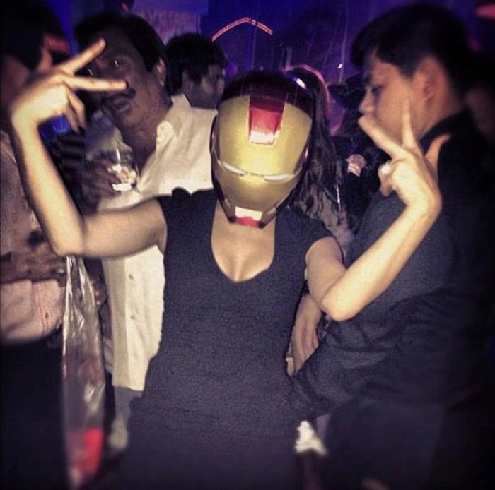Сексуальні дівчата розважаються на вечірках (40 фото) – фото 39