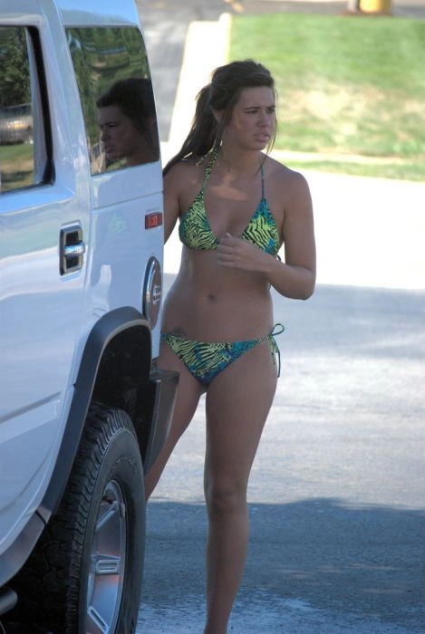 Гарні дівчата працюють на автомийці (98 фото) – фото 51