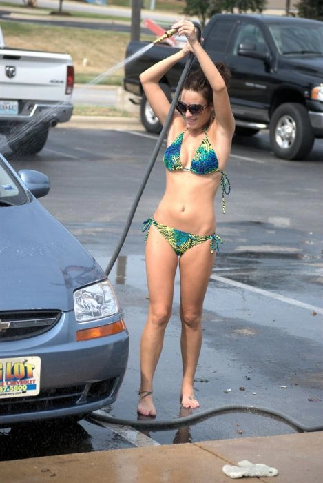 Гарні дівчата працюють на автомийці (98 фото) – фото 78