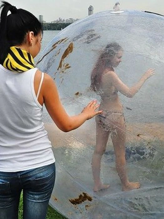 Дівчина у водному зорбі (34 фото + відео) – фото 1