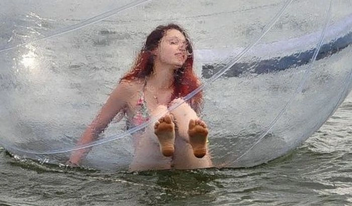 Дівчина у водному зорбі (34 фото + відео) – фото 4