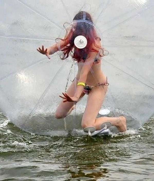 Дівчина у водному зорбі (34 фото + відео) – фото 8