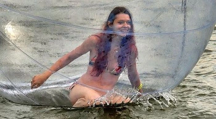 Дівчина у водному зорбі (34 фото + відео) – фото 9