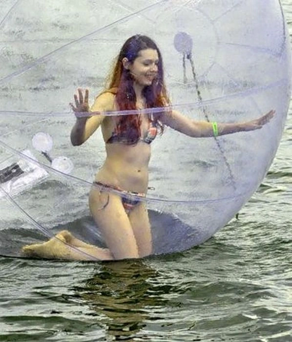 Дівчина у водному зорбі (34 фото + відео) – фото 10