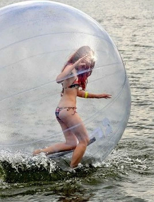 Дівчина у водному зорбі (34 фото + відео) – фото 17