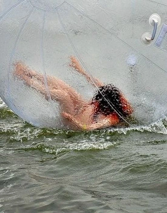 Дівчина у водному зорбі (34 фото + відео) – фото 22