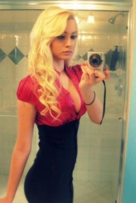 Дівчата в коротких сукнях (30 фото) – фото 4