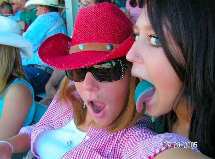 Дівчата з кольоровою мовою (60 фото) – фото 2