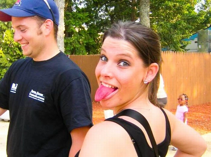 Дівчата з кольоровою мовою (60 фото) – фото 7