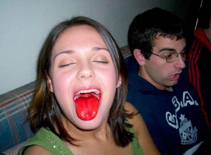 Дівчата з кольоровою мовою (60 фото) – фото 10