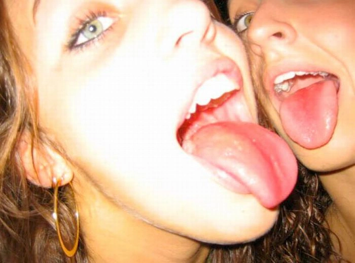 Дівчата з кольоровою мовою (60 фото) – фото 12