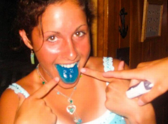 Дівчата з кольоровою мовою (60 фото) – фото 16