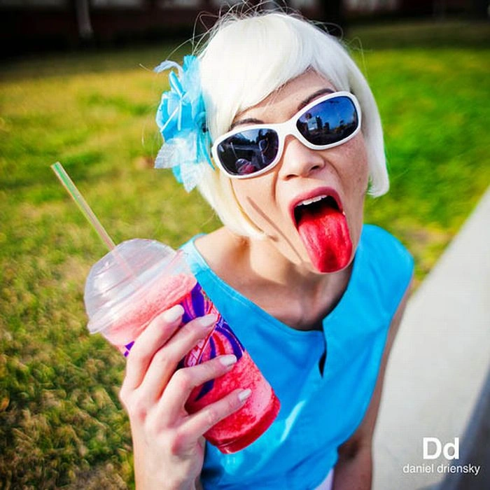 Дівчата з кольоровою мовою (60 фото) – фото 19